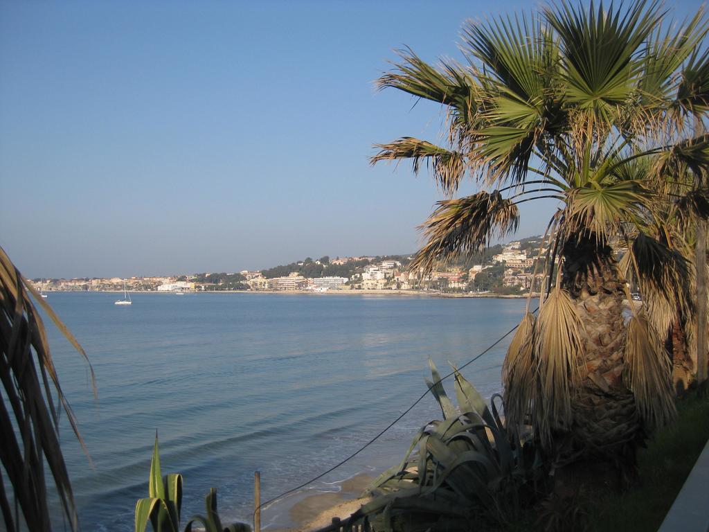 50M Plage T2 Grande Terrasse Vue Mer Climatise Piscine Chauffee, Parking Clos Gratuit Sanary-sur-Mer Exterior foto